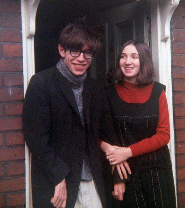 http://universemagazine.com/wp-content/uploads/2018/03/Hawking-in-the-sixties-with-his-first-wife-Jane..jpg