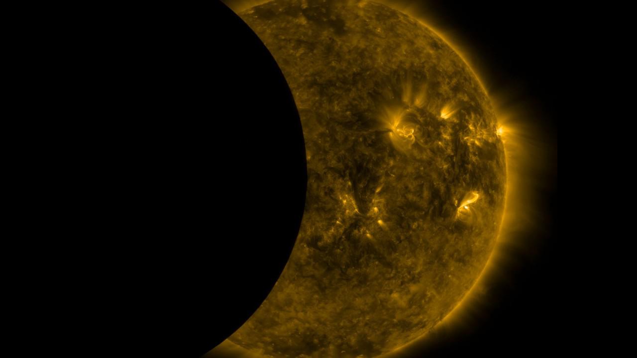 Обсерватория SDO засняла «обратное» затмение