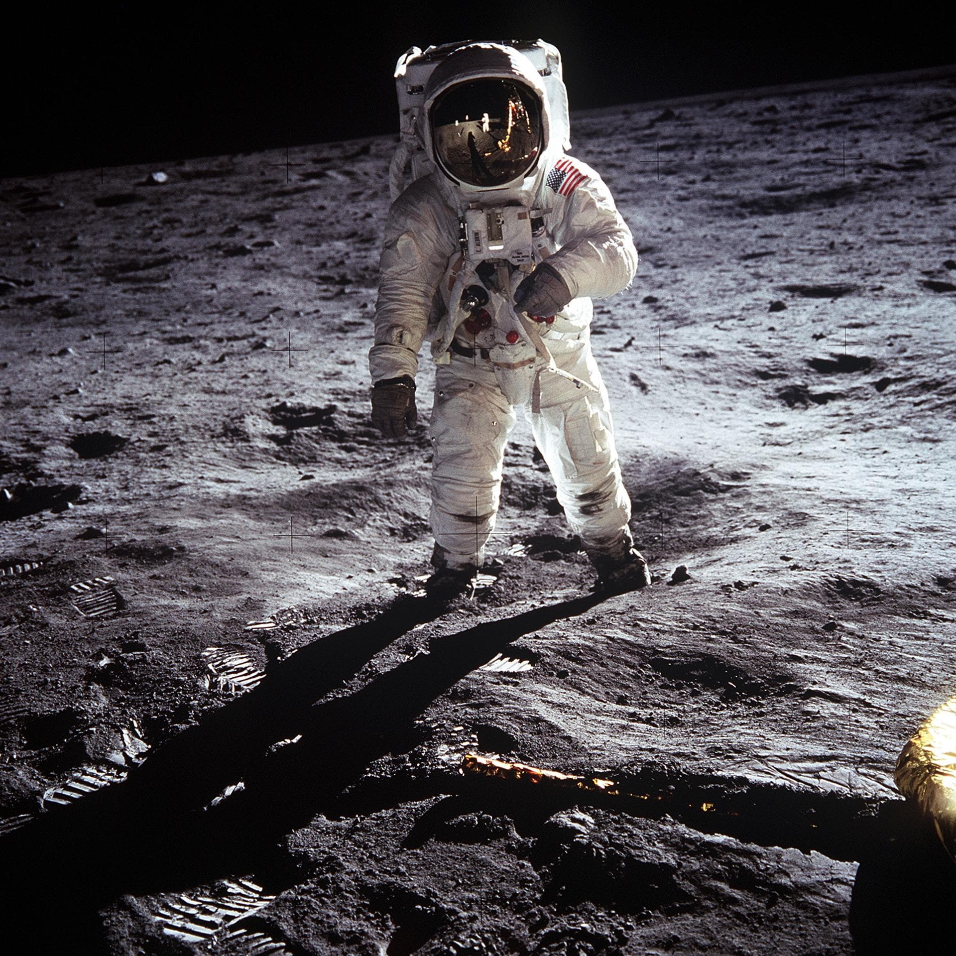 https://universemagazine.com/wp-content/uploads/2019/07/Aldrin_Apollo_11.jpg