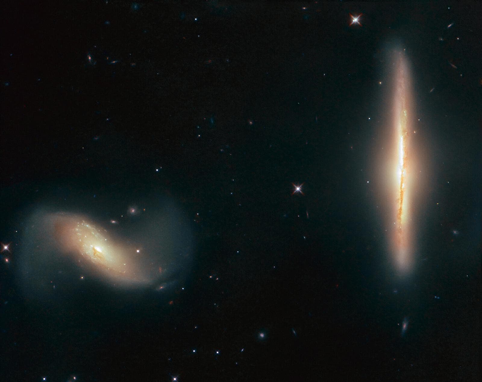 Взаємодійні галактики NGC 6285 та NGC 6286