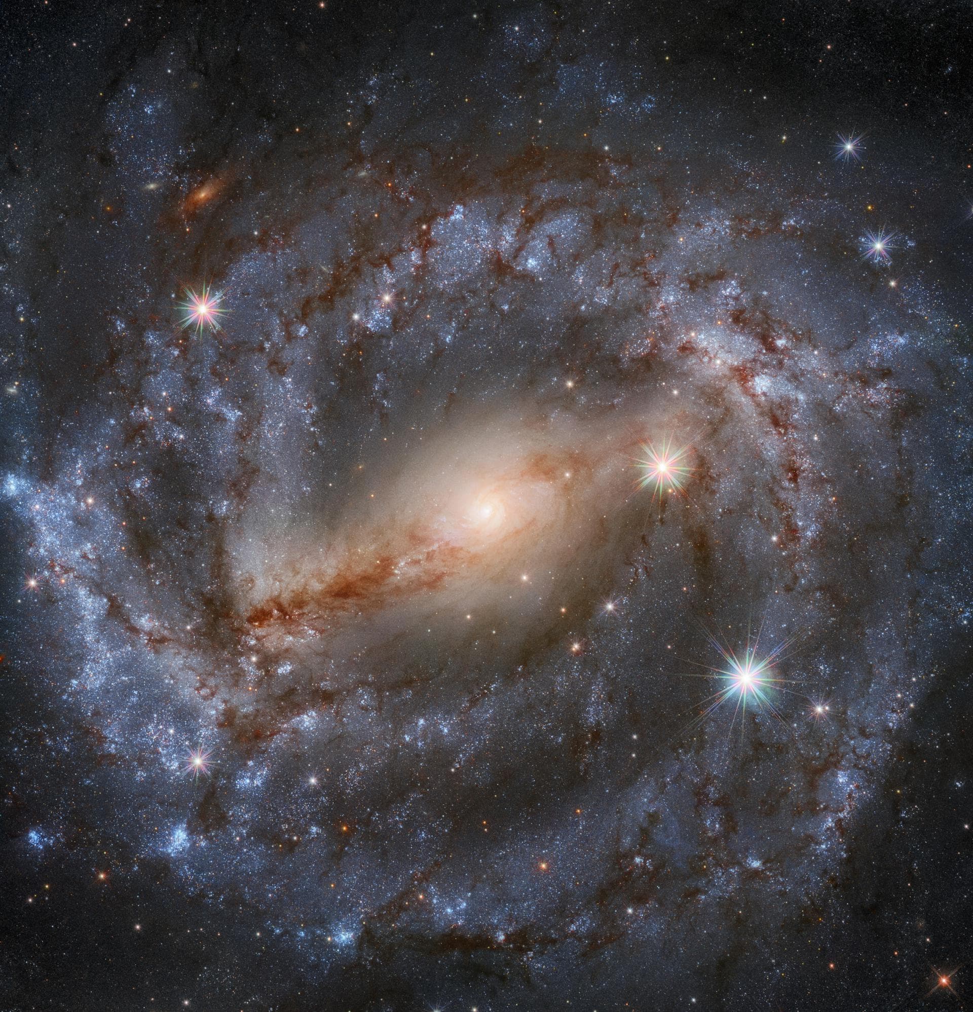 Елегантна краса галактики NGC 5643