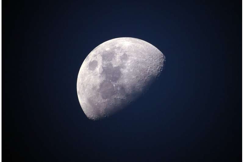 Возможно, Луна приводит к движению литосферных плит