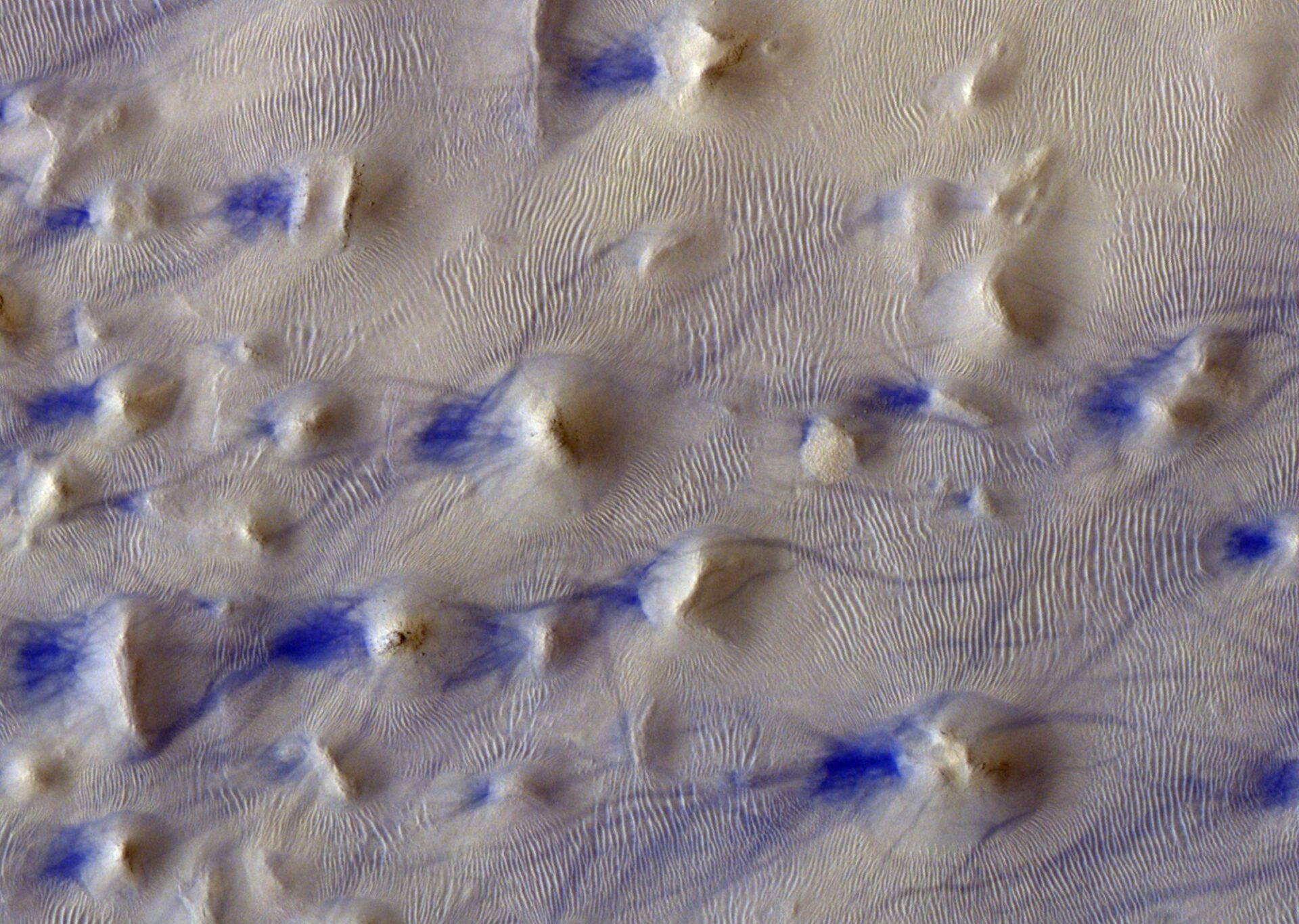 TGO сфотографировал следы марсианских пылевых вихрей