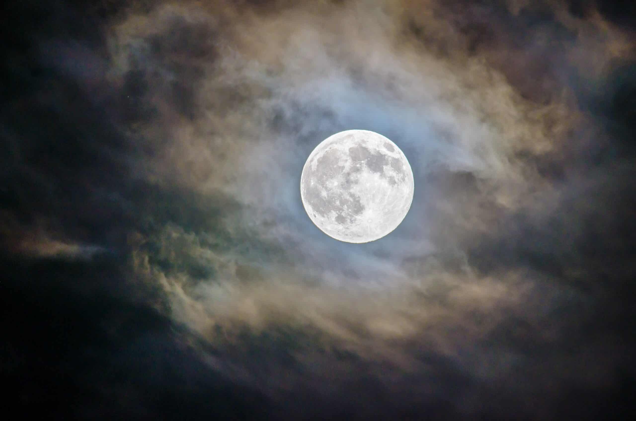 Тест: що ви знаєте про Місяць?