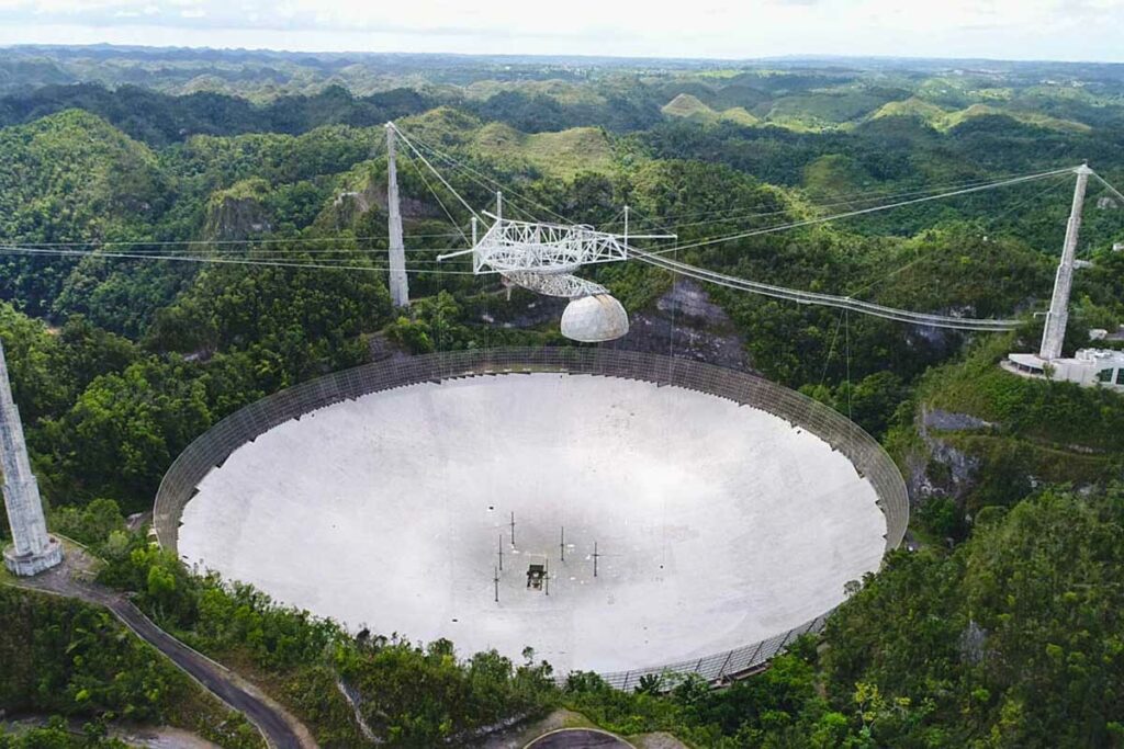 http://universemagazine.com/wp-content/uploads/2022/03/arecibo-observatory.jpg