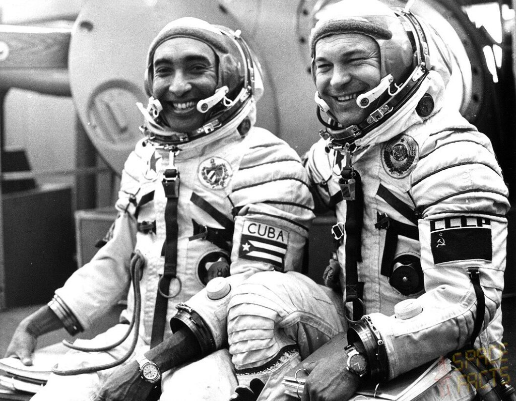 Свой второй полет в космос Юрий Романенко совершил вместе с первым кубинским космонавтом Анльдо Тамайо Мендесом