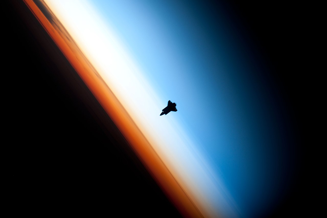 https://universemagazine.com/wp-content/uploads/2022/04/endeavour_silhouette_sts-130.jpg