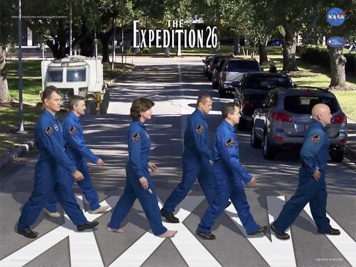 Плакат в стиле "Битлз" в честь 26 експедиции к МКС