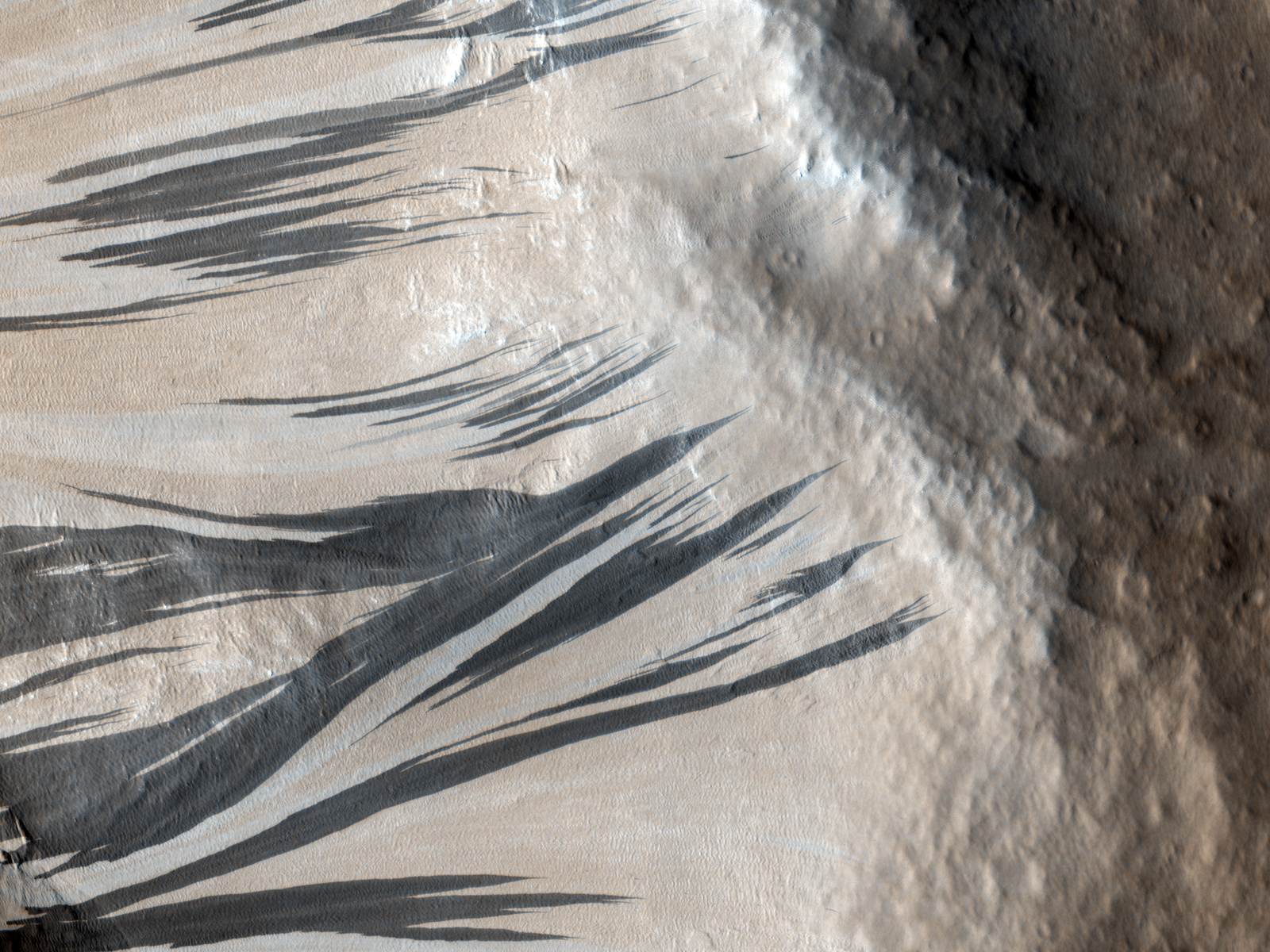 Темная полоса на Марсе