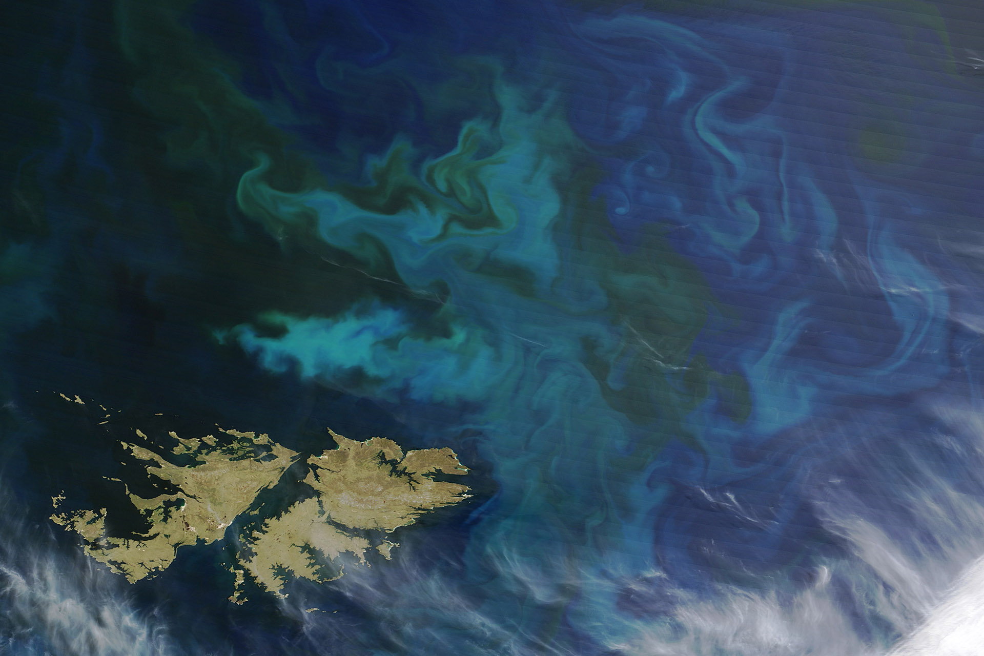 How the colors of the ocean sound from orbit