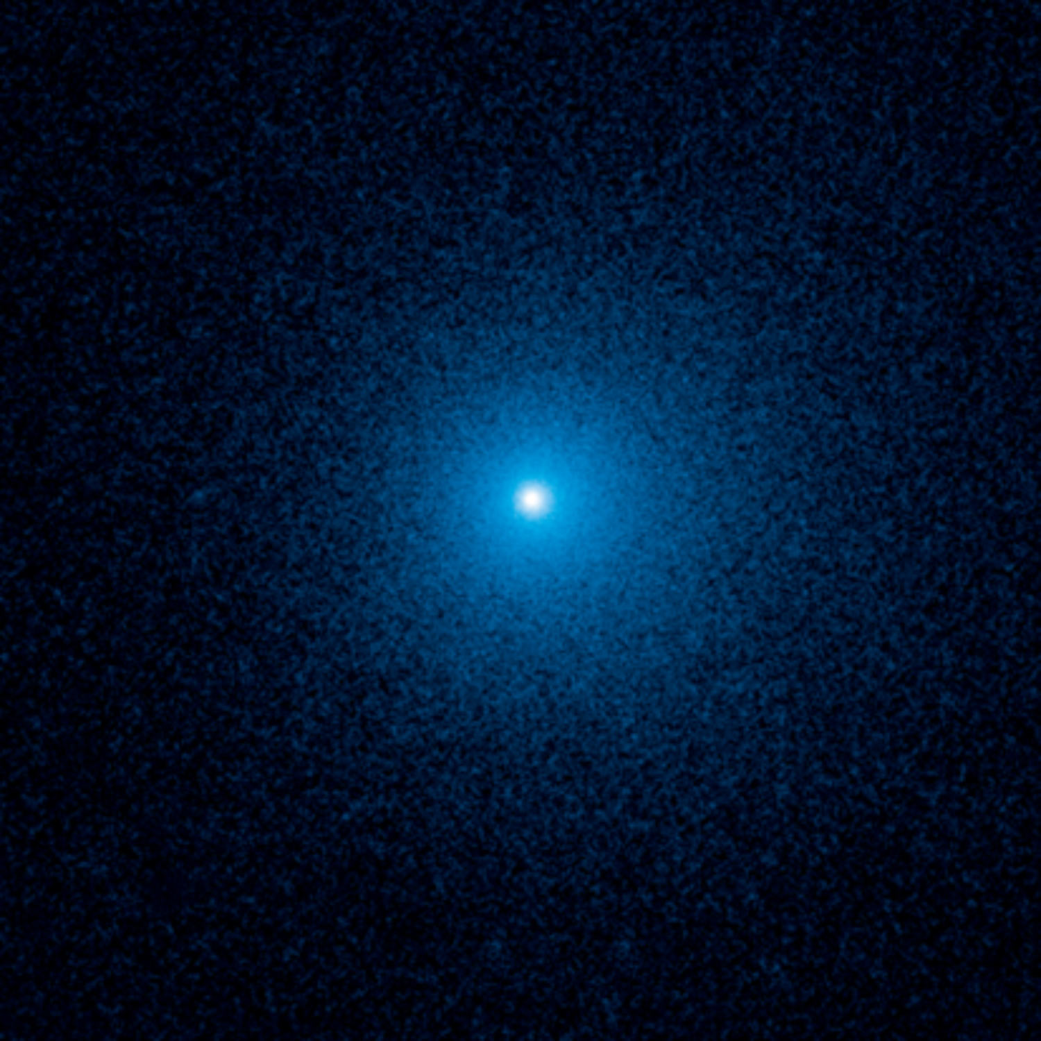 На этом снимке телескопа Hubble видна нечеткое облако пыли, окружающее комету C/2017 K2,