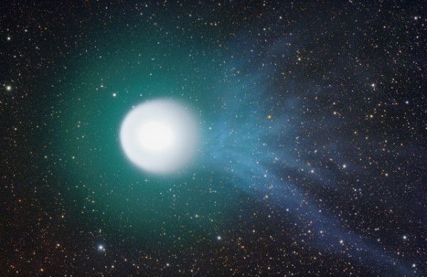 https://universemagazine.com/wp-content/uploads/2022/08/17pholmes-comet.jpg