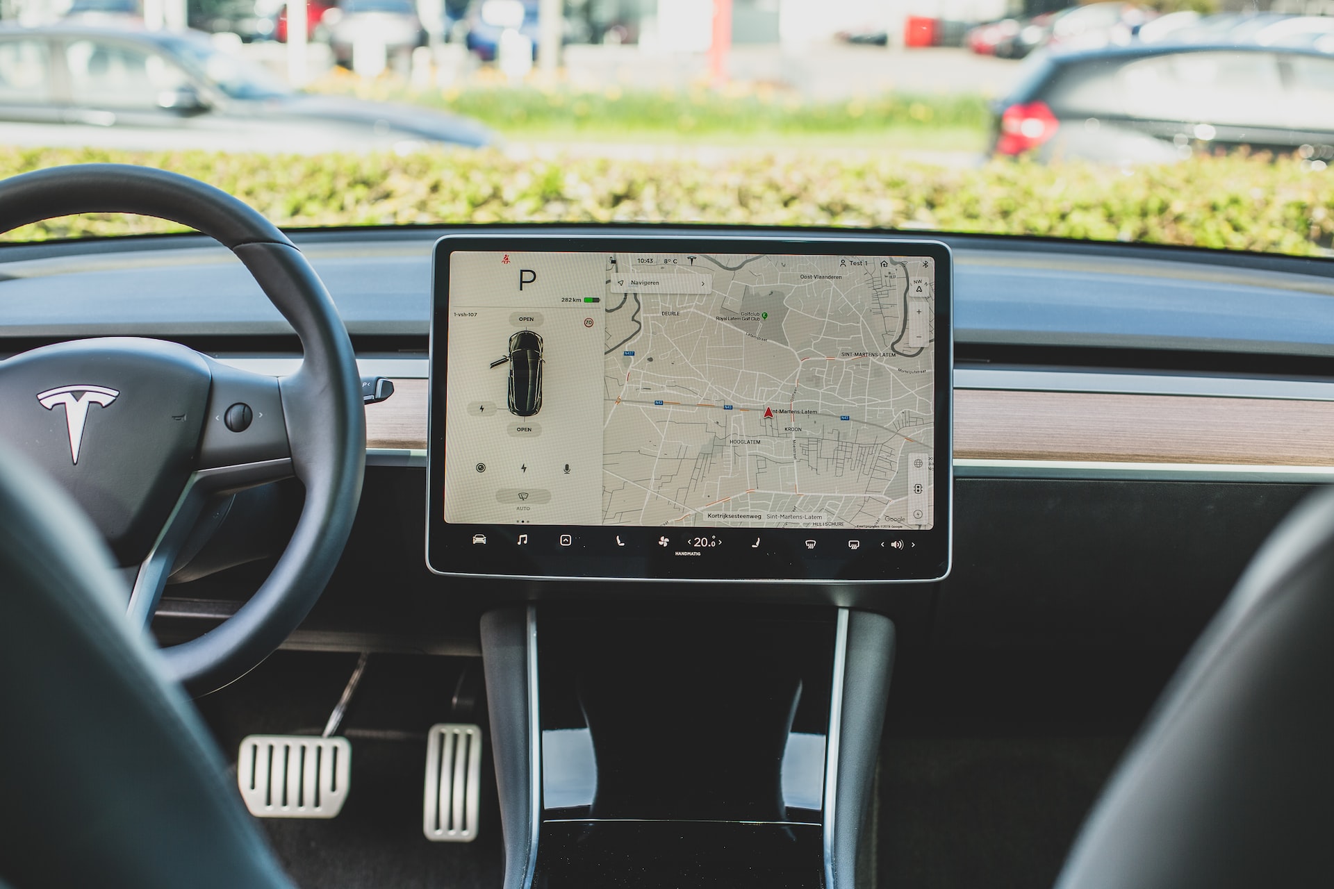 Навигация электромобилей Tesla требует подключения к сетям 4G/LTE