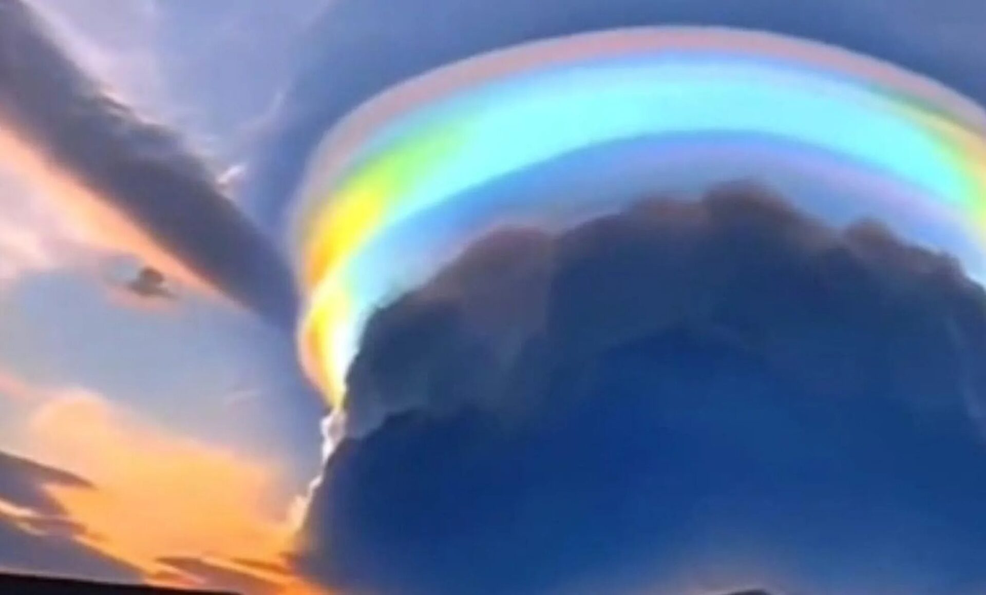 An amazing  atmospheric phenomenon stunned eyewitnesses: photo