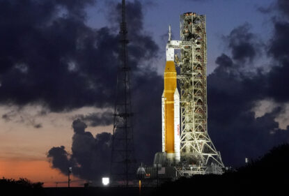 Ракета NASA Artemis с космическим кораблем Orion на борту