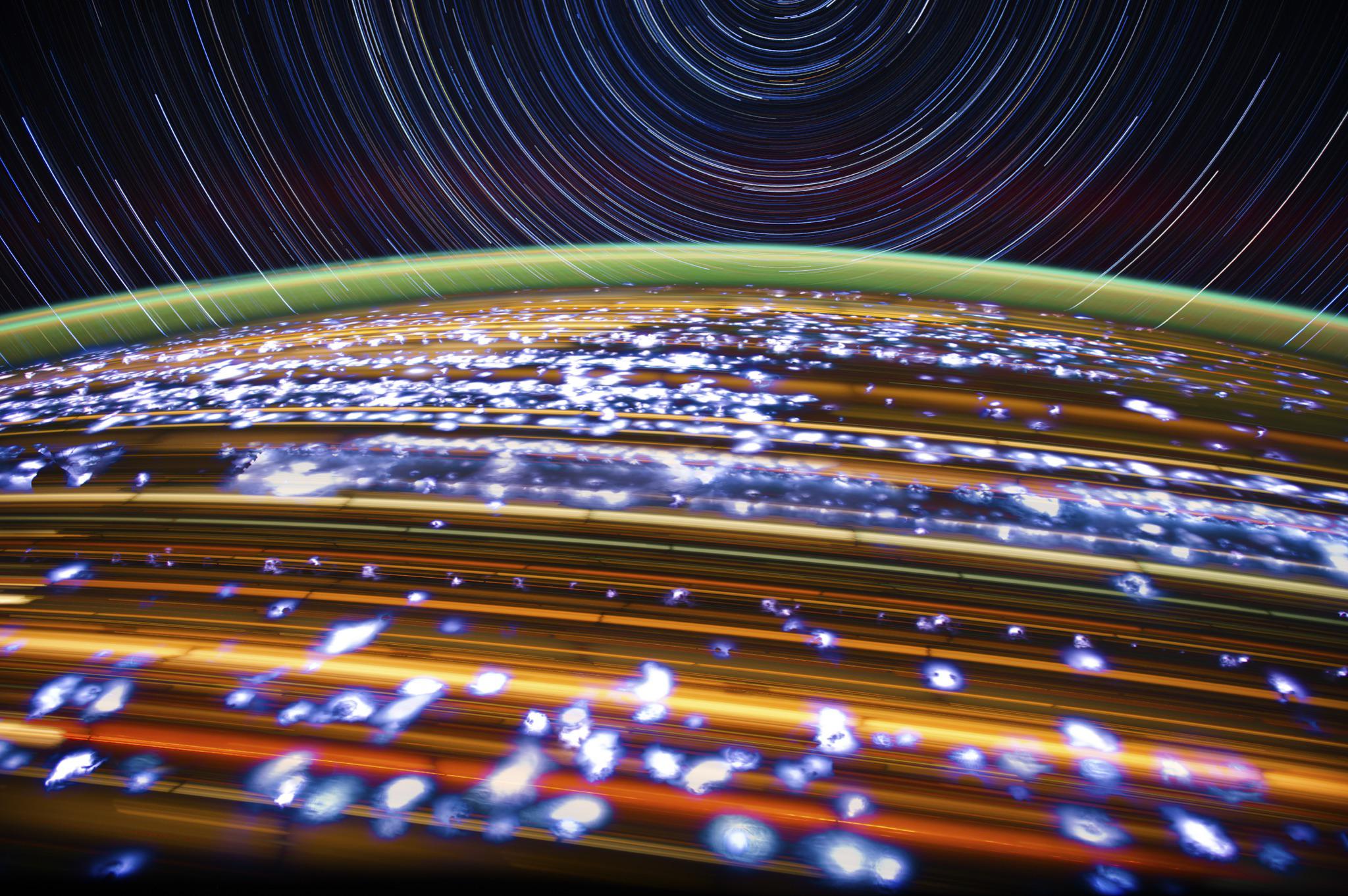Фотография астронавта Дона Петтита Земли из орбиты с длинной выдержкой