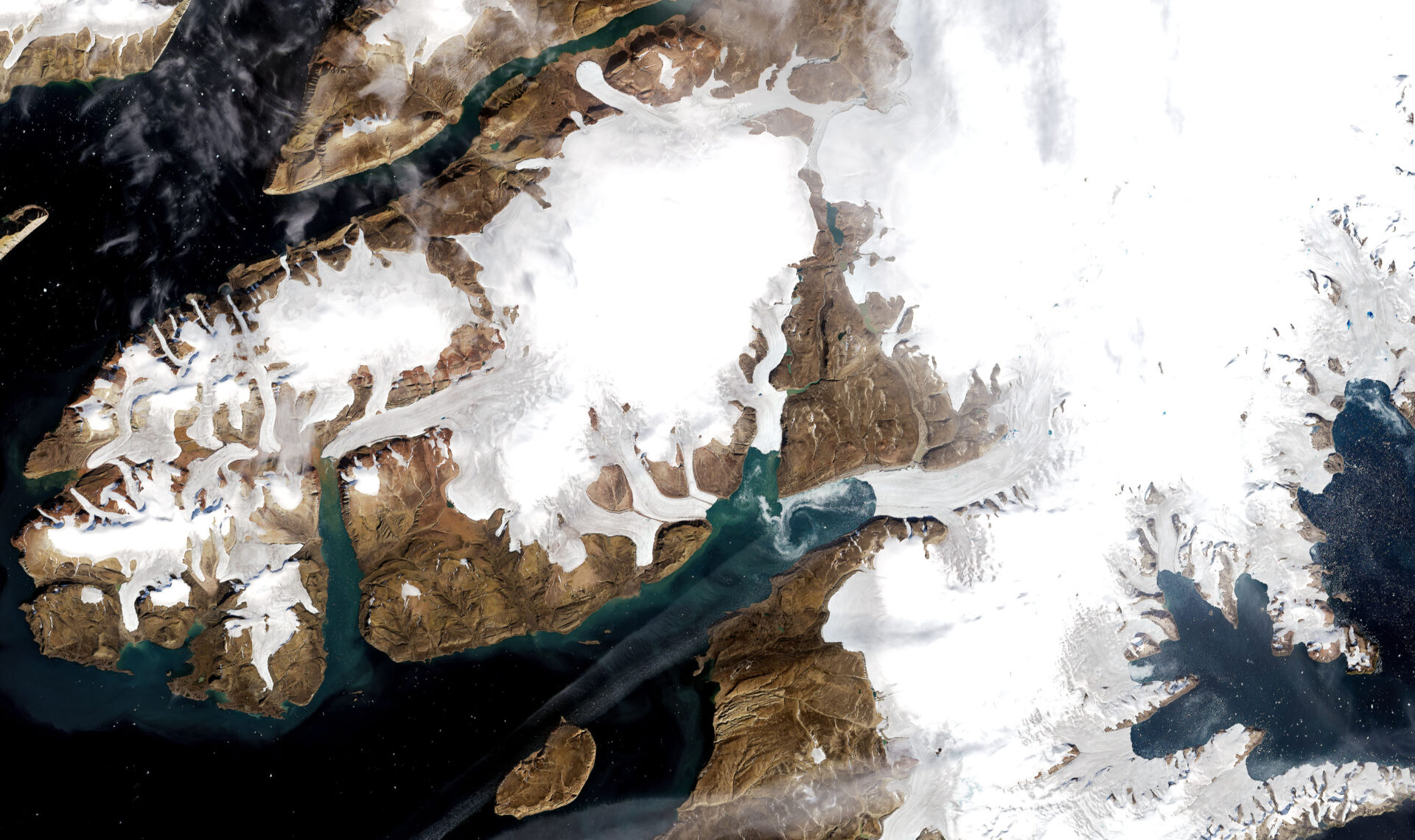 Satellites shows the retreat of Greenland glaciers