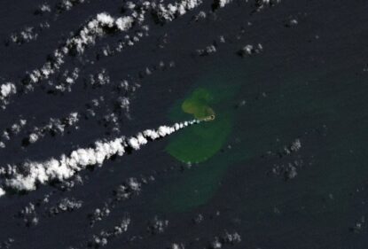 За кілька годин після виверження вулкану Домашній Риф архіпелагу Тонга утворився новий острів