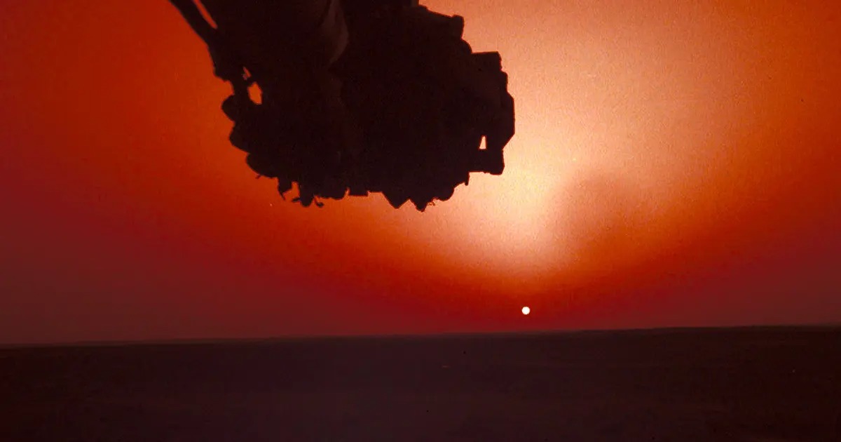 Захід Сонця на Марсі, знятий з борту InSight