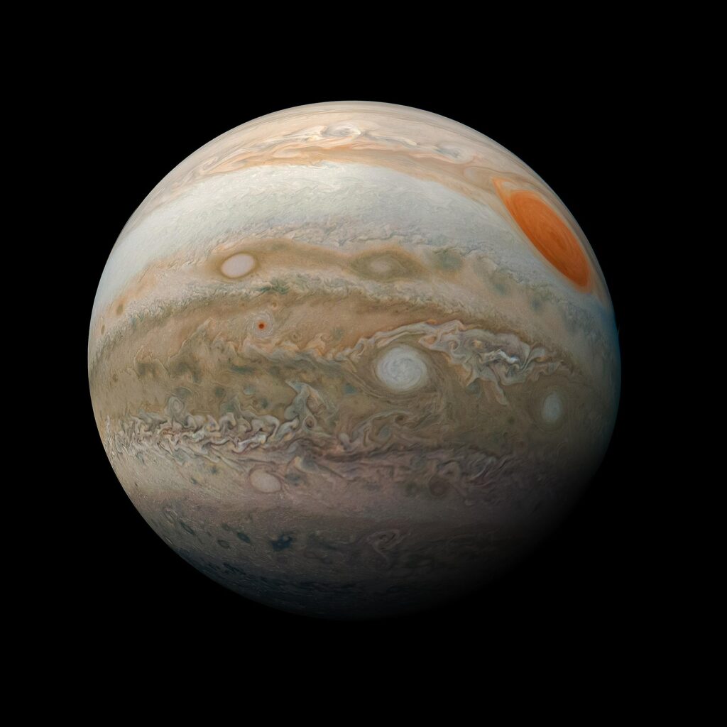 Юпитер сфотографирован космическим аппаратом NASA Juno