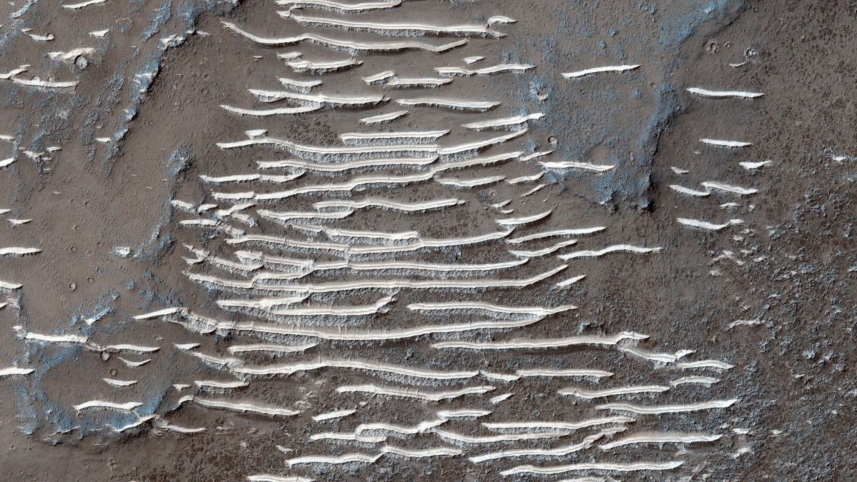 Scientists solve the mystery of ice steps on Mars