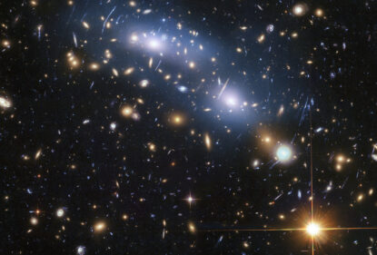 Гравитационное линзирование помогло рассмотреть самые отдаленные объекты Вселенной