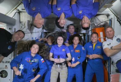11 членів екіпажу МКС у зборі. Фото: NASA