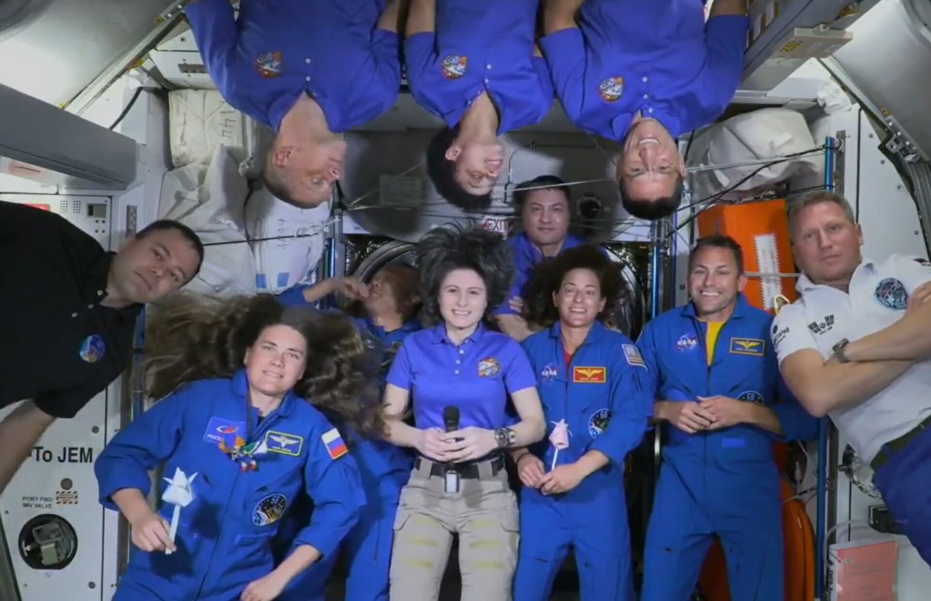 Экипаж Crew-5 встретился с астронавтами на МКС: видео