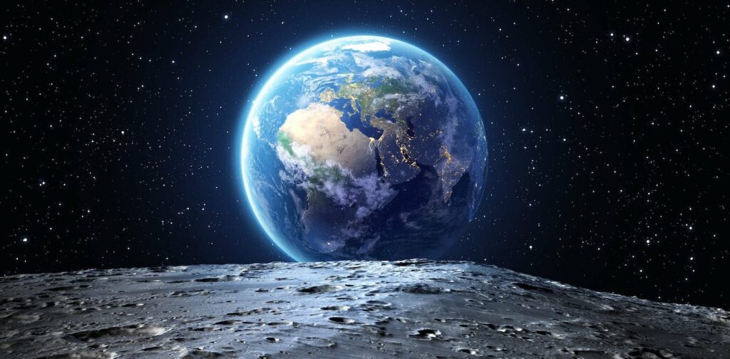 Місяць та Земля