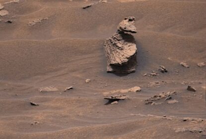 Камень на Марсе в форме утки