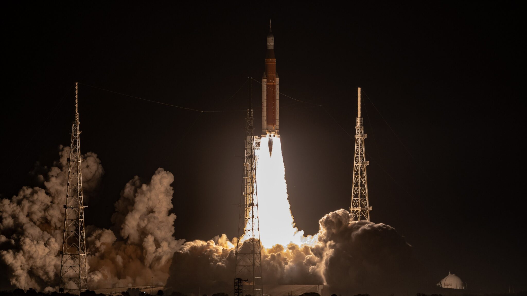 Space launch system. SLS ракета. Фото ракеты в космосе. Корабль в космосе. Старт межзвездного корабля.