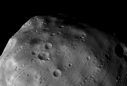 Изображение Фобоса получено благодаря камере высокого разрешения (HRSC) на борту космического корабля Mars Express