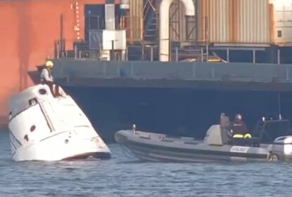 Буксировка SpaceX Dragon по воде с неизвестным "жокеем"