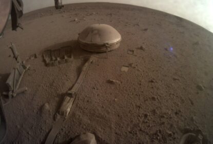 Фотографія Марса, зроблена посадковим модулем NASA InSight Mars 19 грудня 2022 року. Це може бути останнє фото, яке посадковий модуль коли-небудь відправив додому