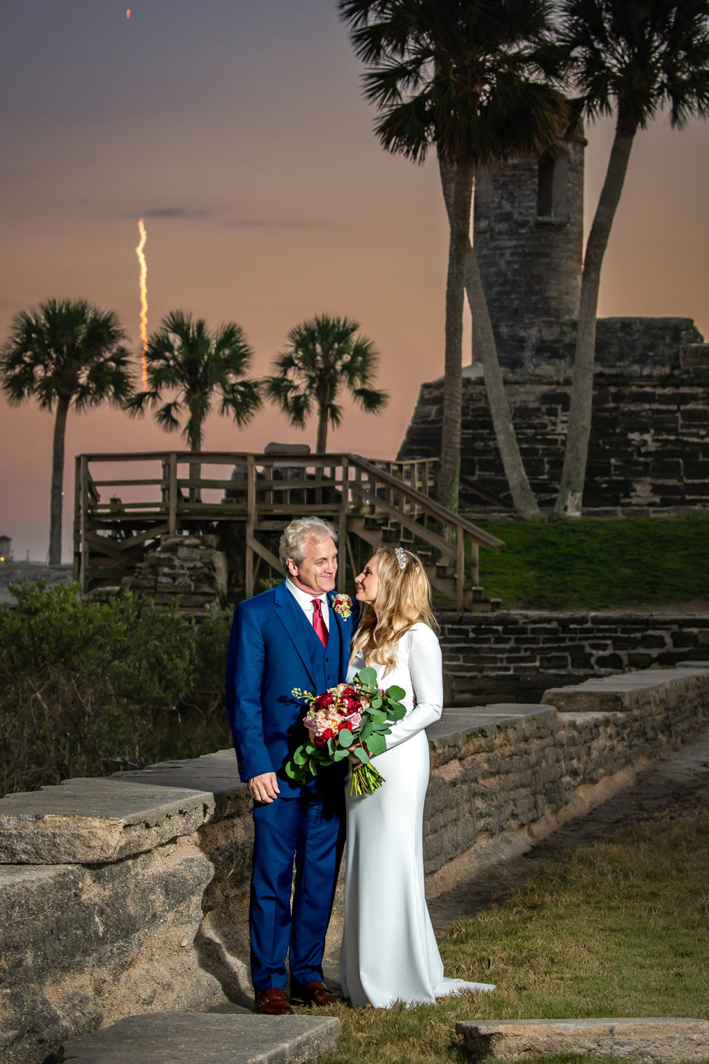 Весільна фотосесія зі стартом SpaceX Falcon 9 на фоні