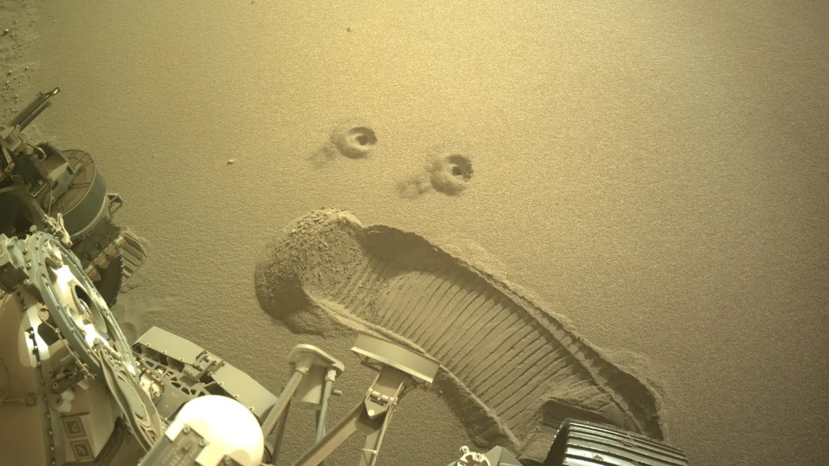 Perseverance drew a “smile” on the surface of Mars