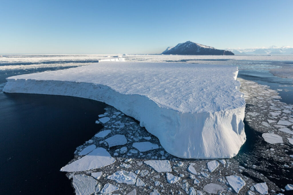 Антарктический айсберг