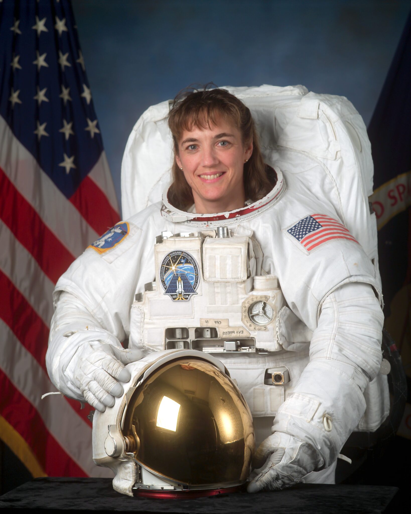 http://universemagazine.com/wp-content/uploads/2023/01/heidemarie_stefanyshyn-piper_in_white_space_suit-scaled.jpg