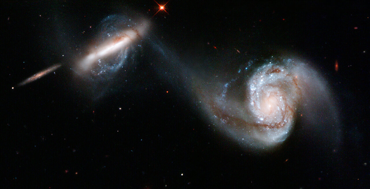 Supermassive black holes feed off intergalactic gas
