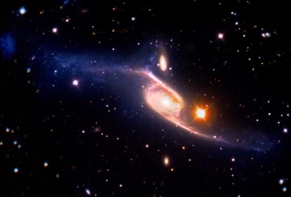 Композиция гигантской спиральной галактики с перемычкой NGC 6872