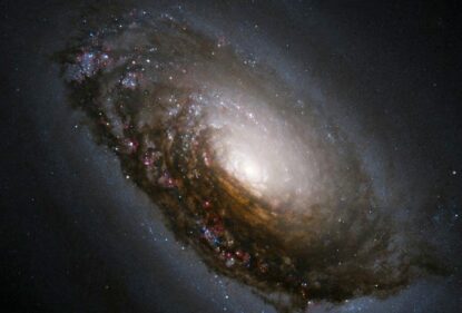 Вкрита пилом галактика