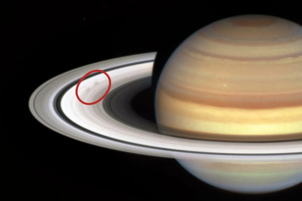 Первая стадия образования «спиц» в кольцах Сатурна