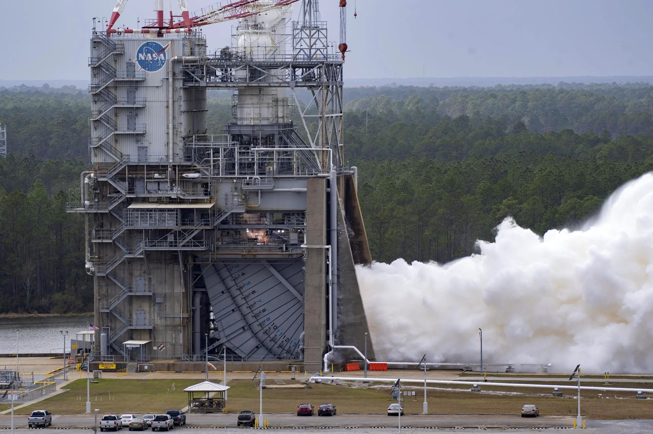 NASA производит зажигание двигателя RS-25