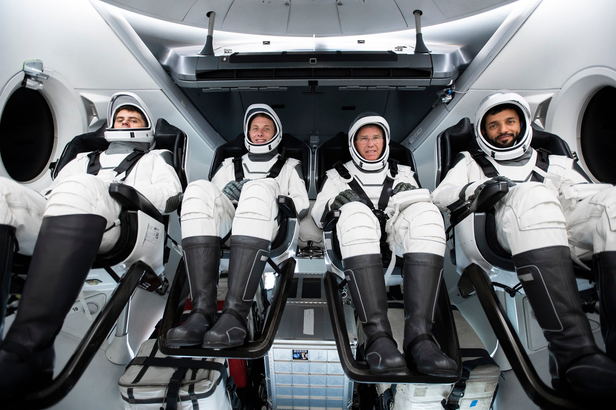 Члены экипажа NASA SpaceX Crew-6