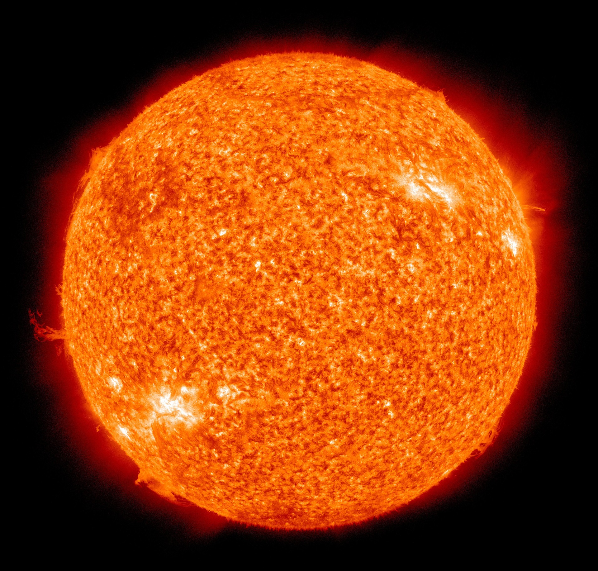 A strange phenomenon happens on the Sun for the first time: There is no explanation