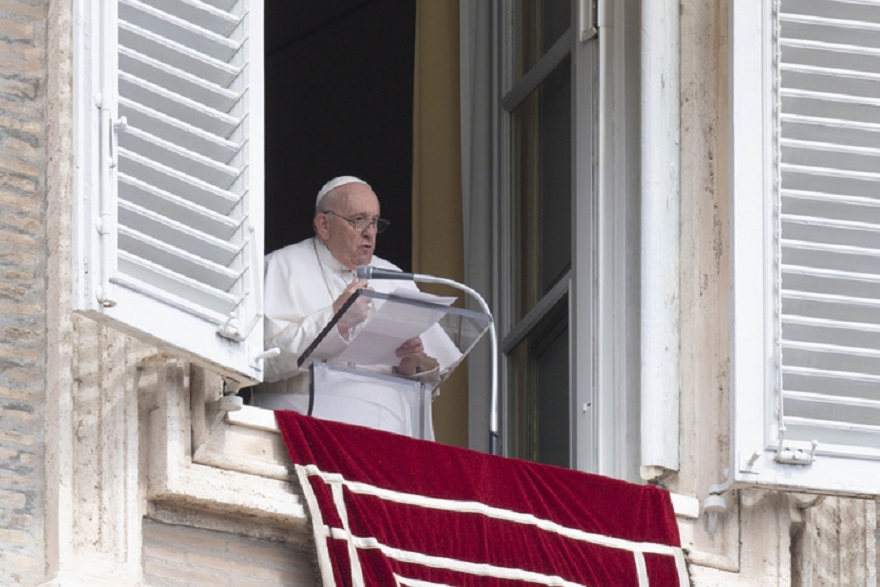 Папа Римський проголошує промову