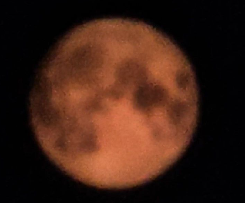 Фото Луны, снятое обычным смартфоном
