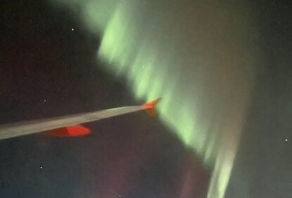 Фотография полярного сияния с борта самолета