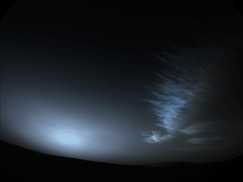 Анимация серебристых облаков над Марсом