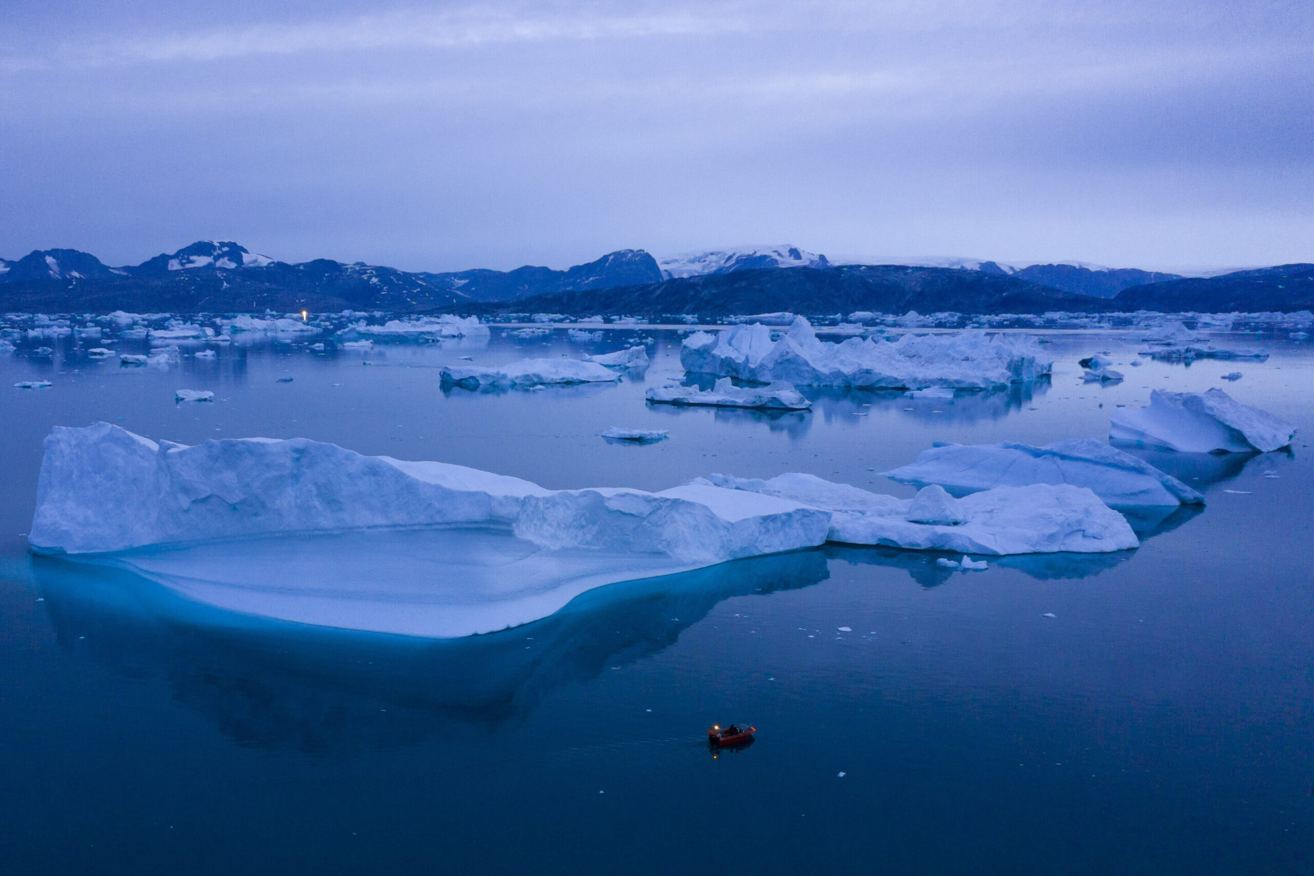 Satellite data: Melting of polar ice accelerates